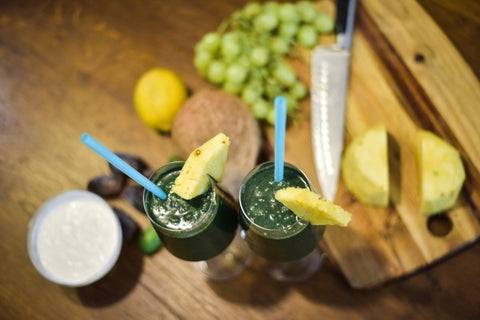 שייק יוגורט פרו ביוטי עם אננס וספירולינה טריה - SimpliiGood - ספירולינה